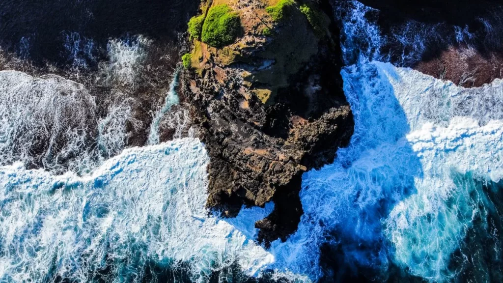 Le Souffleur et la Roche qui Pleure Le Souffleur et la Roche qui Pleure