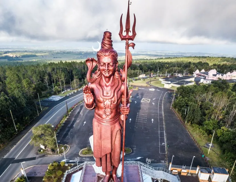 la plus haute statue de Shiva de toute la region de locean Indien la plus haute statue de Shiva de toute la region de locean Indien